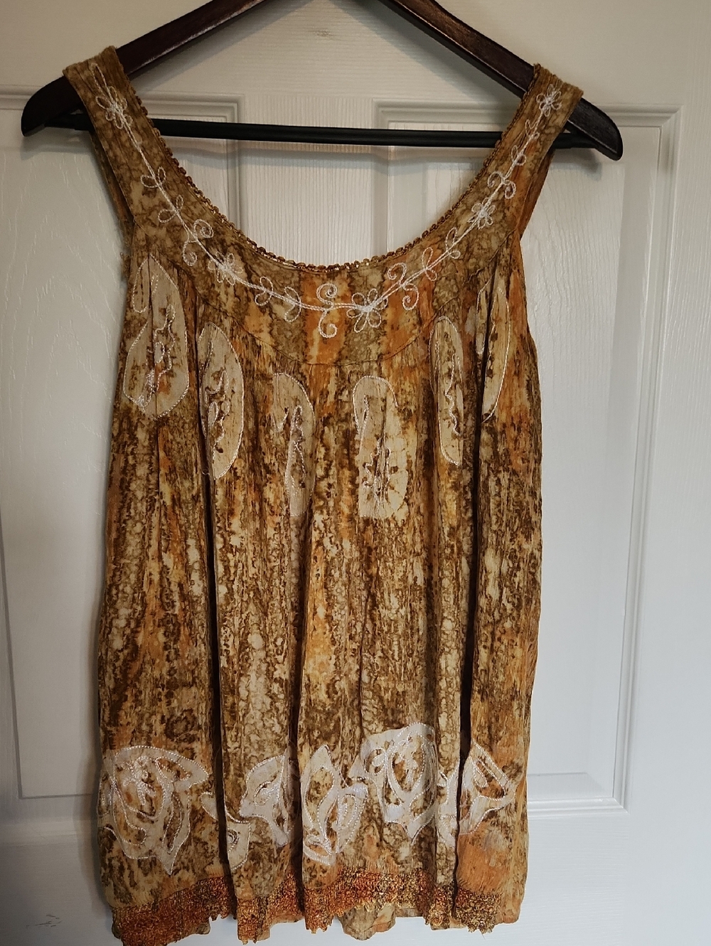 Shiva Fashions Embroidered Scoop Neck Sleeveless Blouse Sz One Size